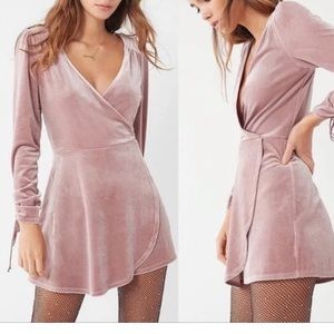 URBAN OUTFITTERS GOLDMINE  VELVET SURPLICE ROMPER DUSTY ROSE MAUVE SIZE, S-P